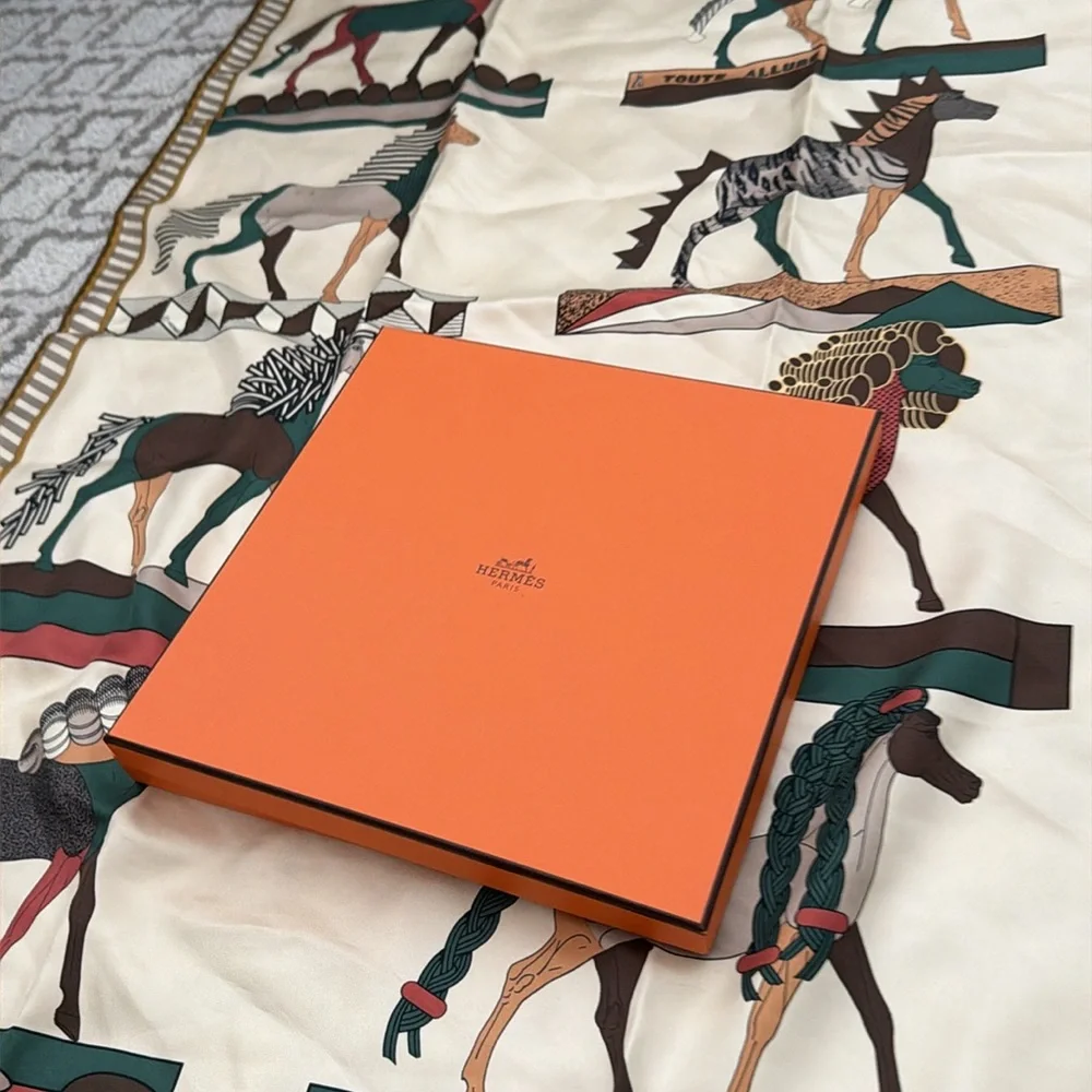 Stunning 90 Hermes scarf in silk - Picture 6 of 6
